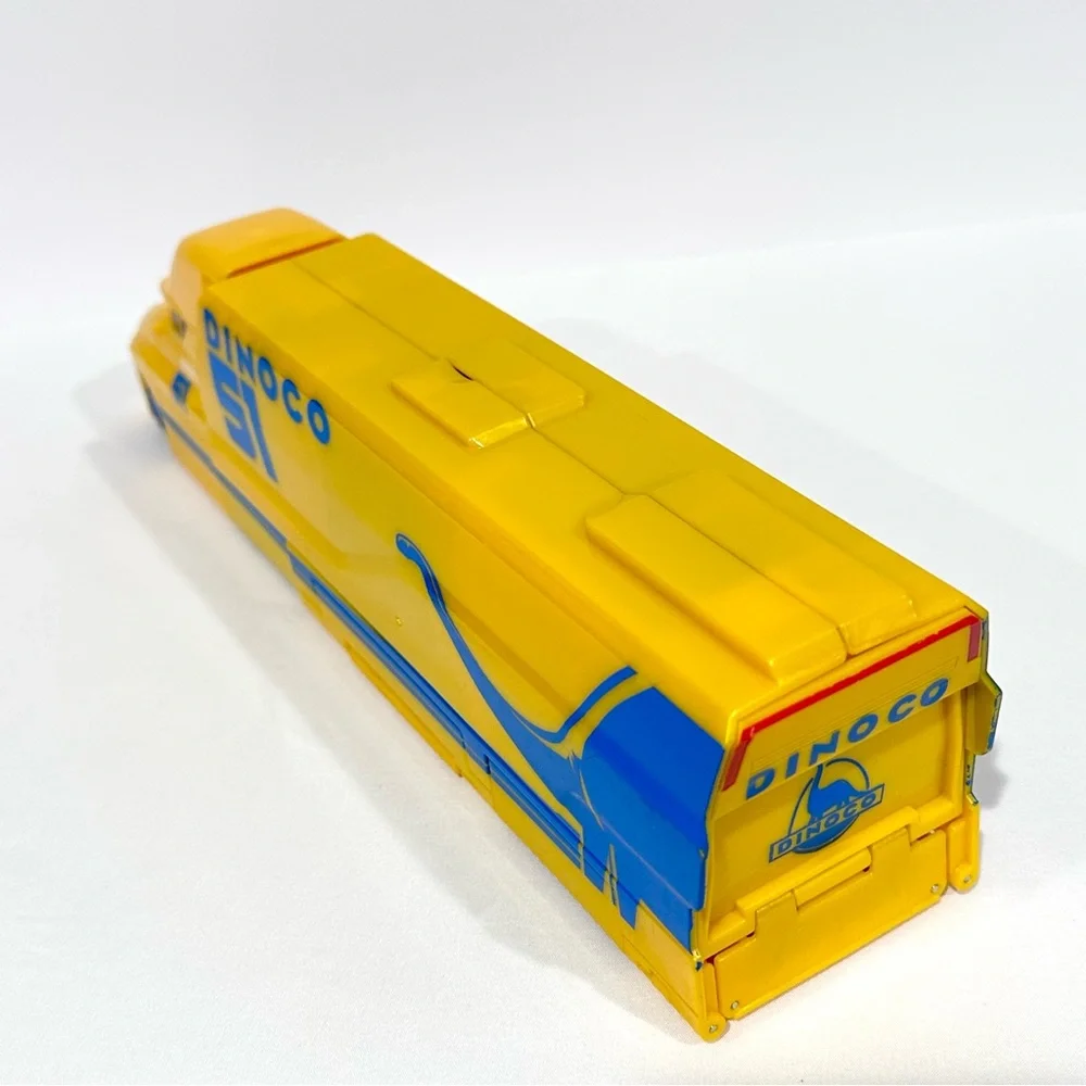 Disney Pixar Cars 3 Cruz Ramirez Hauler Playset Mattel